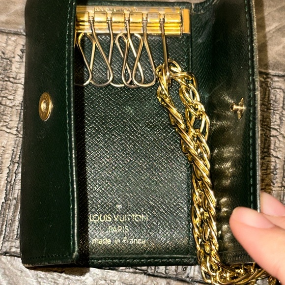 🍀Authentic🍀 green LV card and key holder - Picture 8 of 8